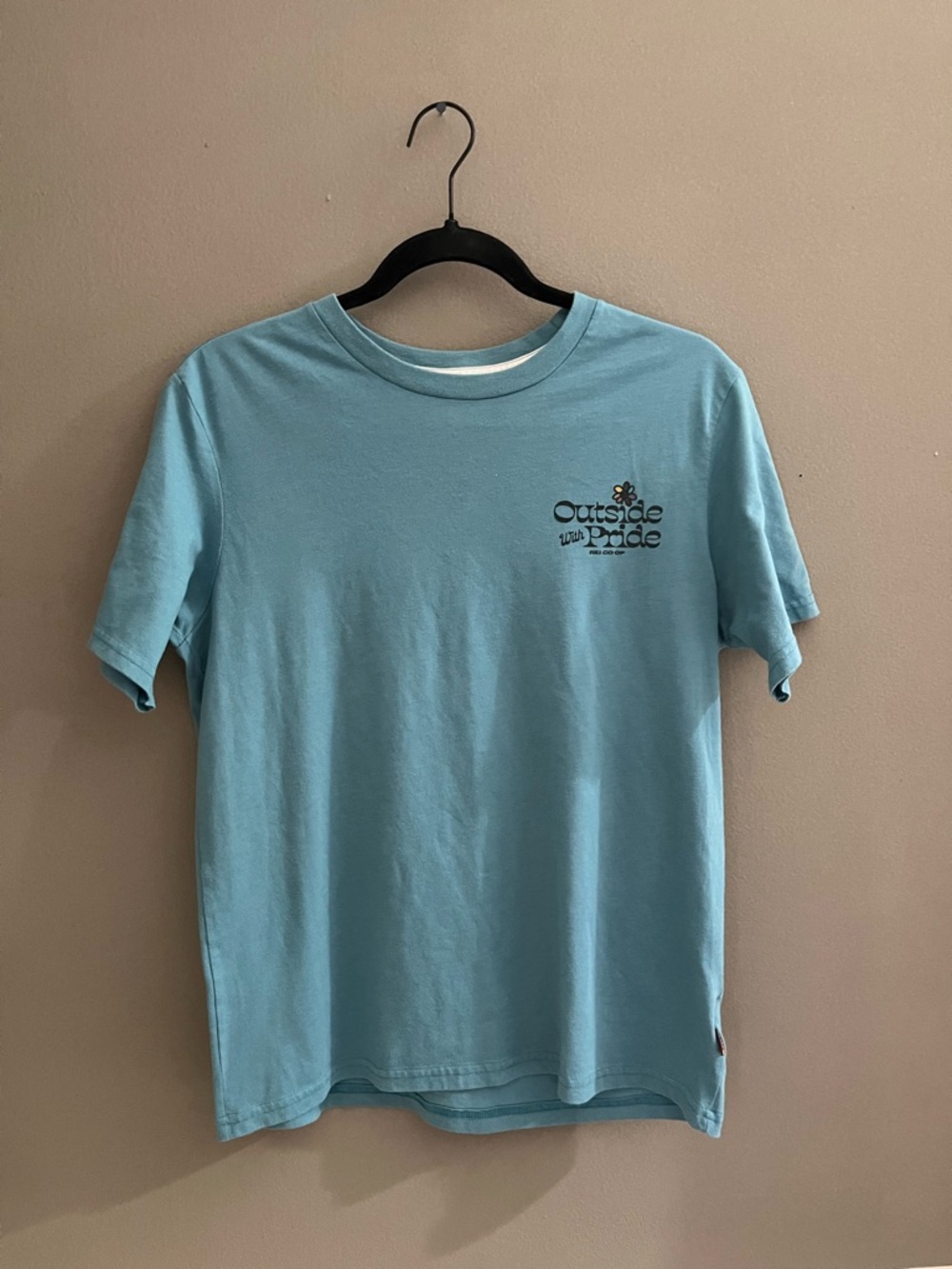 REI Outside with Pride Rainbow Graphic Tee Blue Unisex Small Short Sleeve